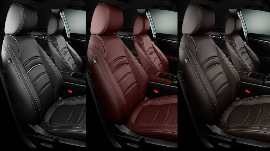 Detailní záběr na kožené čalounění modelu Honda Civic 5D v barevných variantách Bordeaux Red, Midnight Black a Dark Brown.