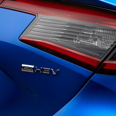 Nákres systémů motoru vozu Honda Civic e:HEV.