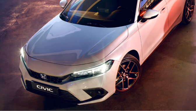 Detailní záběr na adaptivní světlomety vozu Honda Civic e:HEV