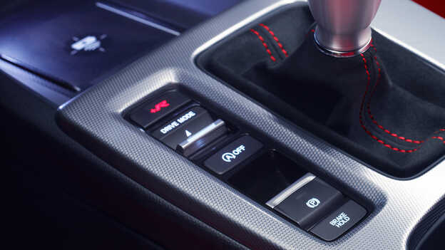 Detailní pohled na panel s jízdními režimy modelu Honda Civic Type R. 