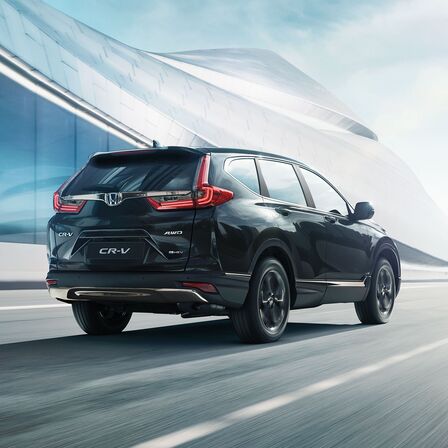 Tříčtvrtinový pohled zezadu na model Honda CR-V Hybrid Sportline