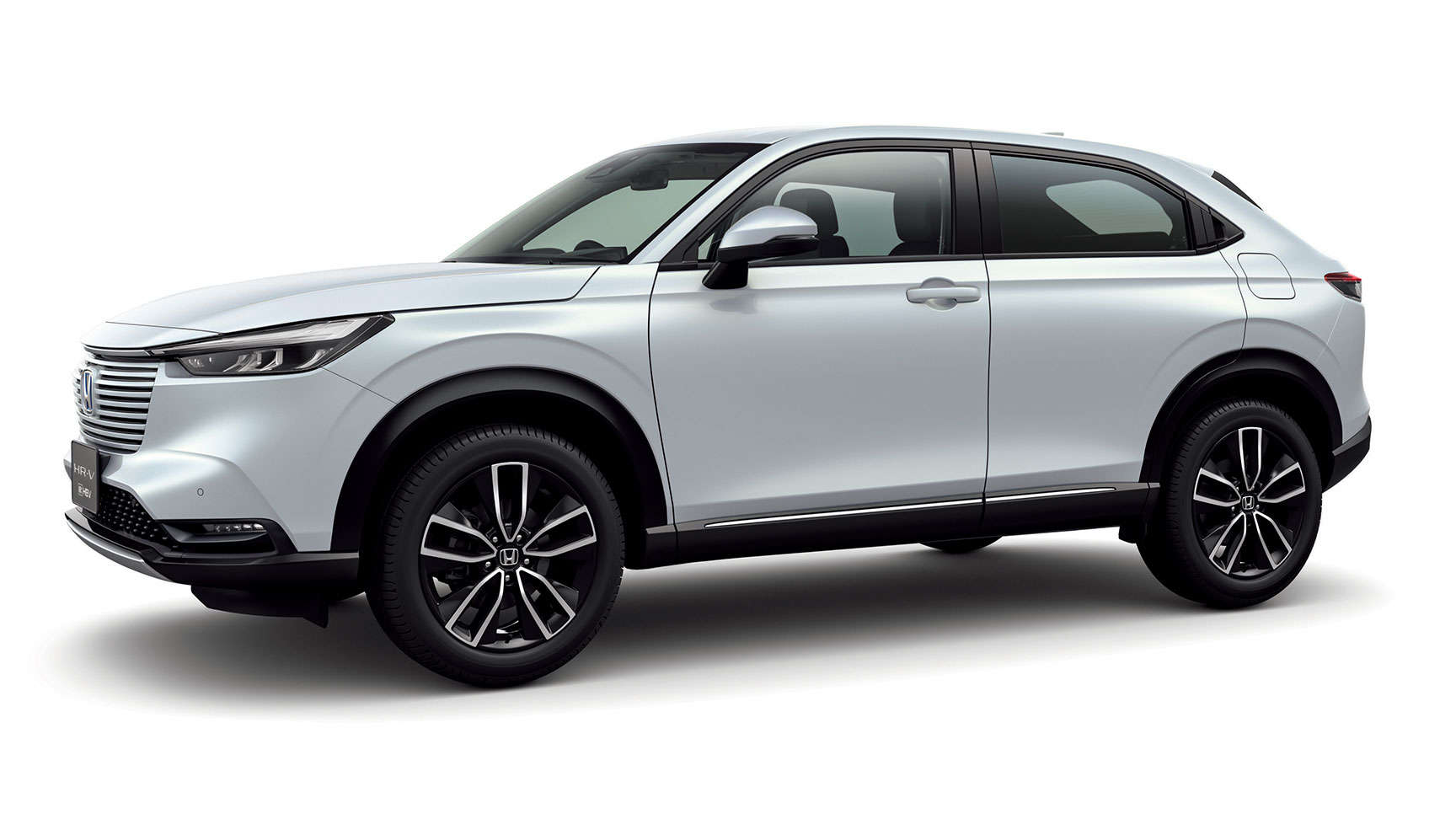 Přední tříčtvrteční pohled na model Honda HR-V ve studiu