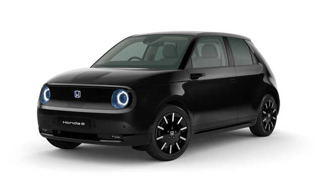Tříčtvrtinový pohled z boku na model Honda e v barvě Charge yellow.