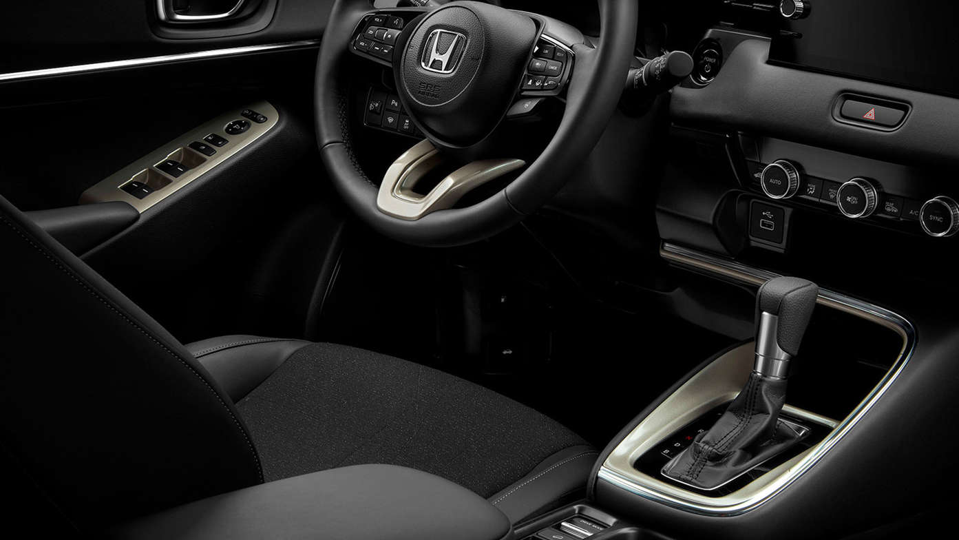 Model Honda HR-V Hybrid se sadou Ilmenite Titanium Interior