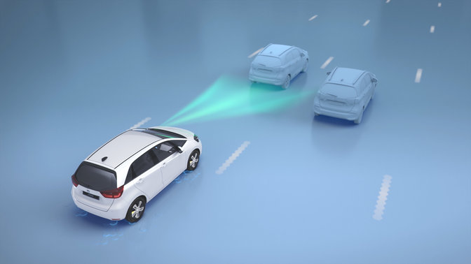 Vůz Honda projíždí kolem značky s omezením rychlosti a detekuje ji