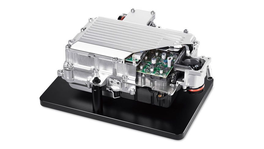 Detailní pohled na modul PCU hybridních automobilů Honda (řídicí jednotku přenosu výkonu)