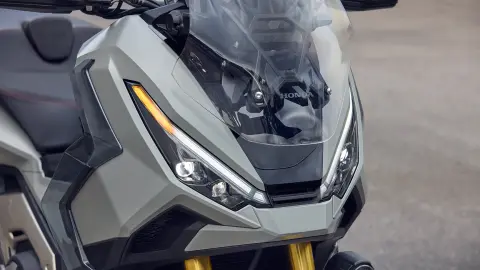 Dva projektorové LED světlomety X-ADV