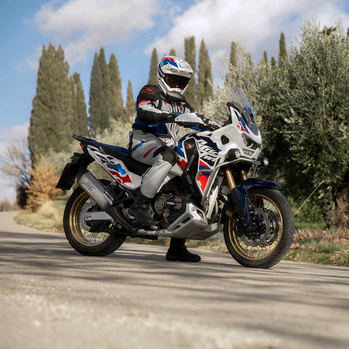 Tlumič výfuku modelu Africa Twin