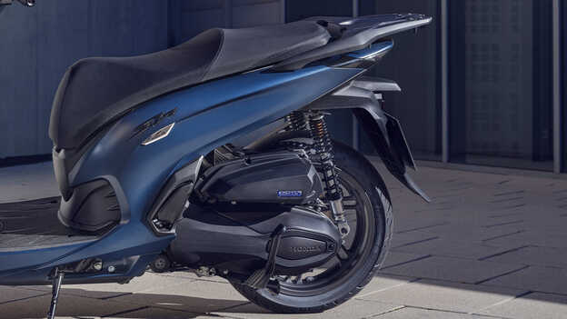 Detail motoru skútru Honda SH350i 