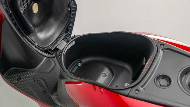 Úložný prostor pod sedlem modelu Vision 110