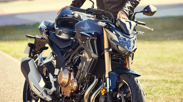 CB500F – dravý styl naháče a nová grafika