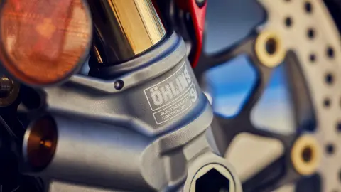 Detail čtyřpístkových předních brzdových třmenů Brembo Stylema R.