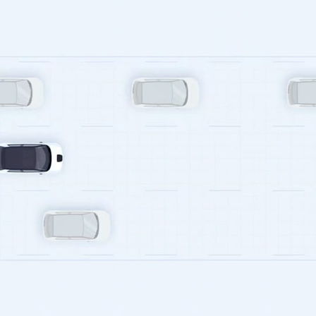Pohled shora na model Honda e zachycující funkci adaptivního tempomatu. 